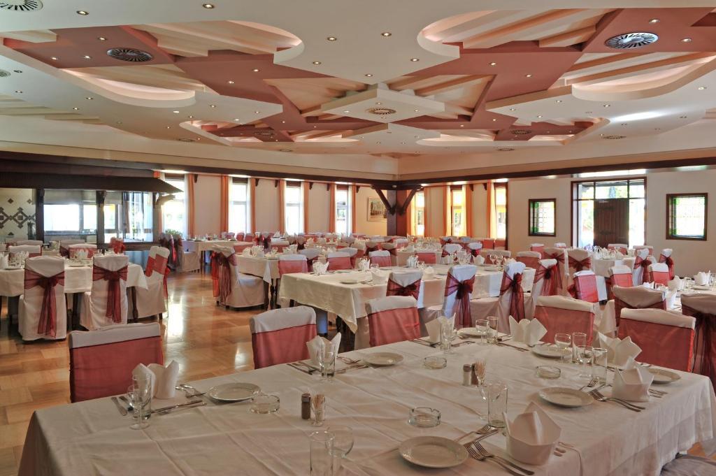 Sumarice Hotel Kragujevac Buitenkant foto